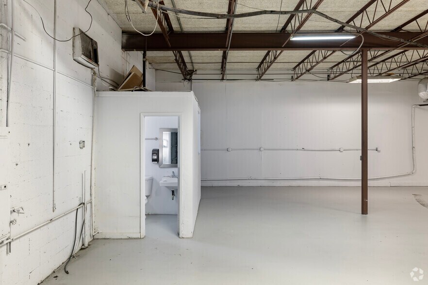 More Photos Of 400-650 NE 27th St, Pompano Beach Industrial For Lease