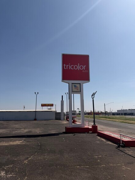 More Photos Of 3818 W Wall St, Midland Freestanding For Lease