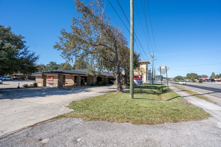 More Photos Of 1100 S Ponce De Leon Blvd, Saint Augustine Loft Creative Space For Lease