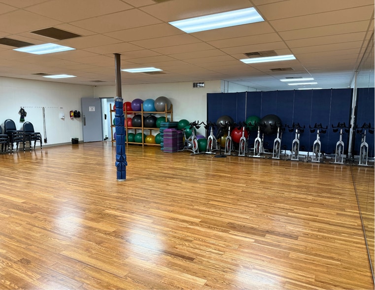 More Photos Of 600 S 5th Ave, Mayodan Health Club For Sale