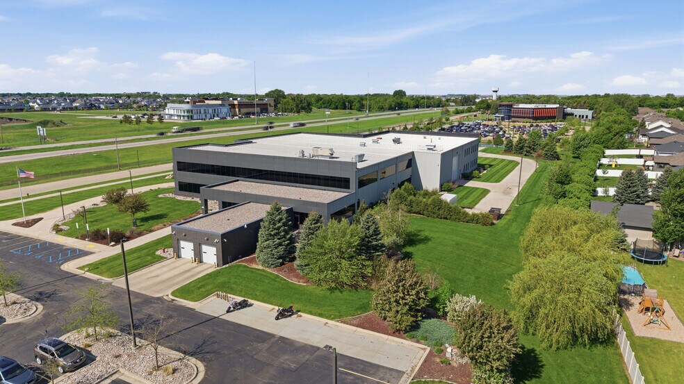 More Photos Of 644 E Beaton Dr, West Fargo Office For Lease
