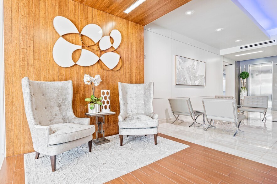 More Photos Of 2550 N Loop Fwy W, Houston Office For Lease