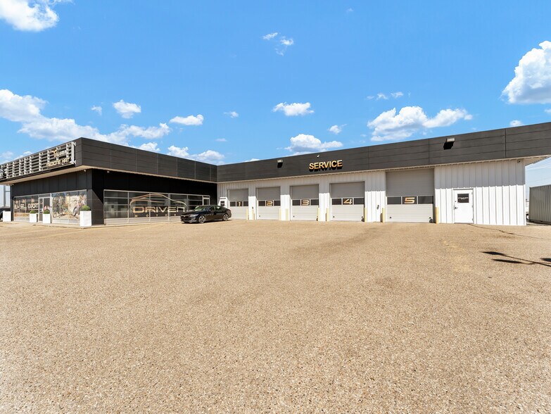 More Photos Of 1276 Trans Canada Way SE, Medicine Hat Showroom For Sale
