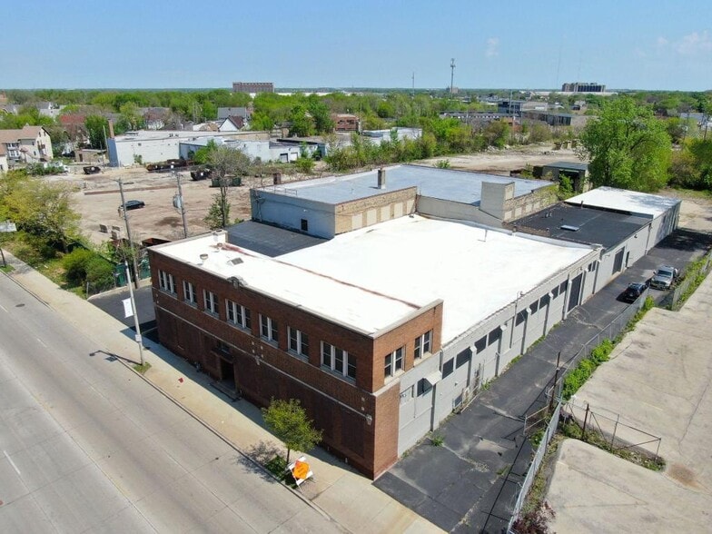 More Photos Of 3258 W Fond Du Lac Ave, Milwaukee Manufacturing For Lease