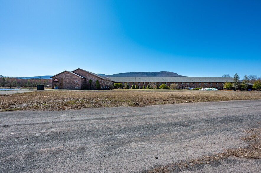 More Photos Of 4858 Route 32, Catskill Hotel For Lease