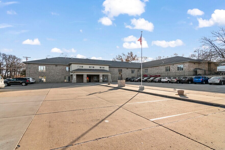 More Photos Of 805 Chatham Rd, Springfield Schools For Sale