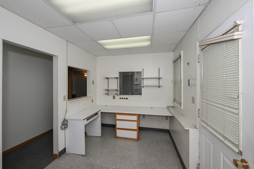 More Photos Of 6942 State Route 44, Ravenna Medical For Sale