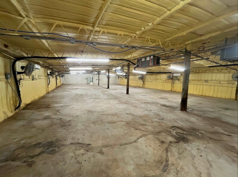 More Photos Of 14201 Green Meadows Rd, Noble Warehouse For Lease