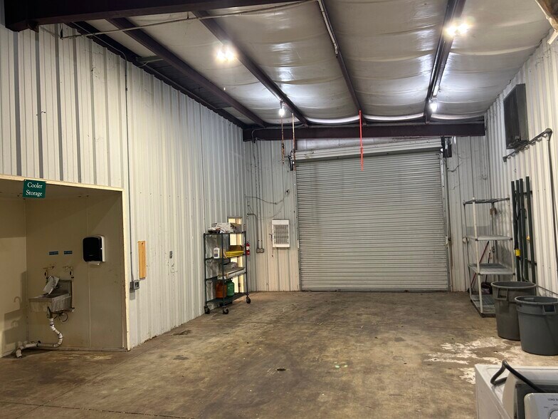 More Photos Of 174 NW 9th ave, Mulberry Distribution For Sale