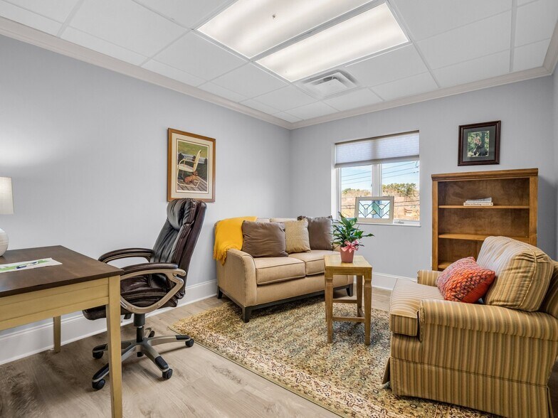 More Photos Of 1612 Asheville Hwy, Hendersonville Office For Sale