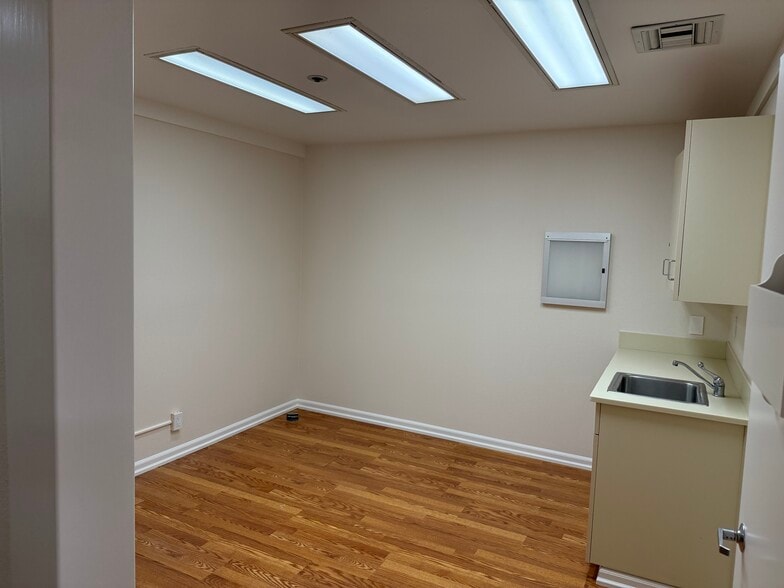 More Photos Of 337 El Dorado St, Monterey Office For Lease