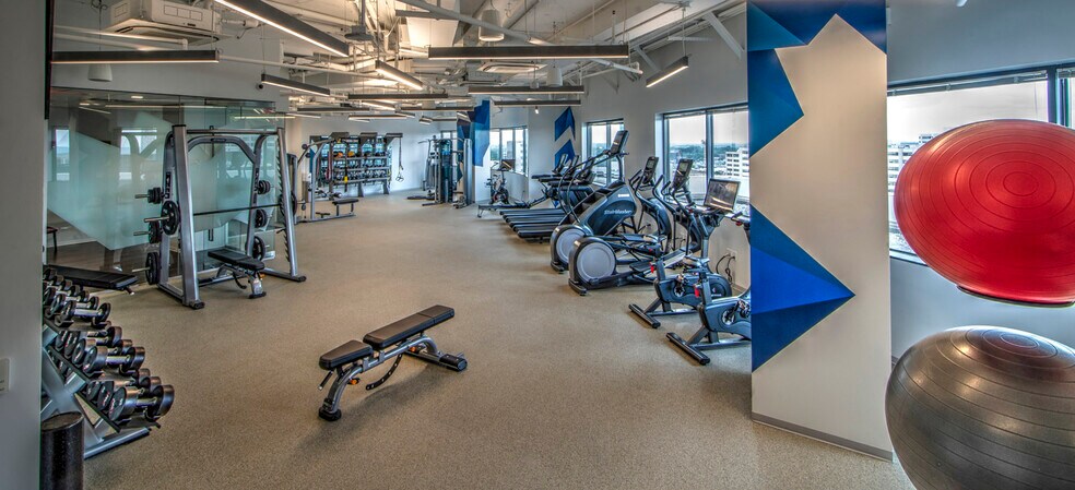 More Photos Of 1676 International Dr, McLean Office For Lease