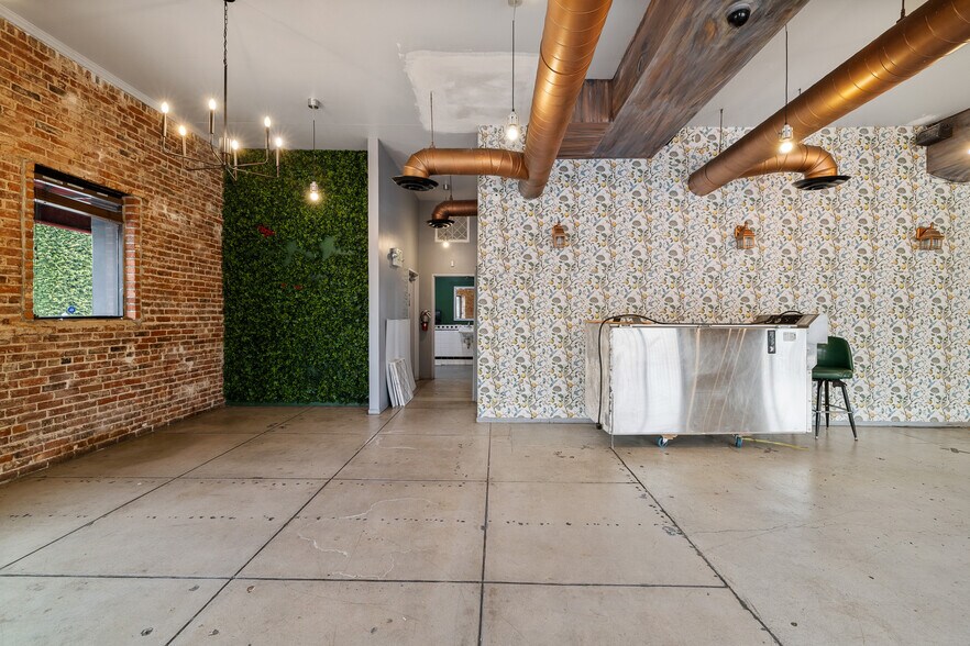 More Photos Of 1156-1160 N Highland Ave, Los Angeles Storefront Retail Residential For Lease