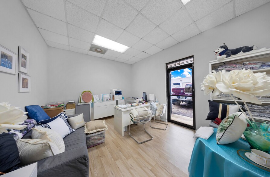 More Photos Of 2693 W 76th St, Hialeah Warehouse For Sale