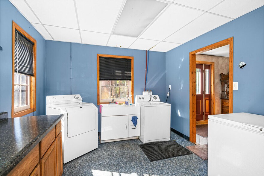 More Photos Of 4892 MN-61 N, Beaver Bay Specialty For Sale