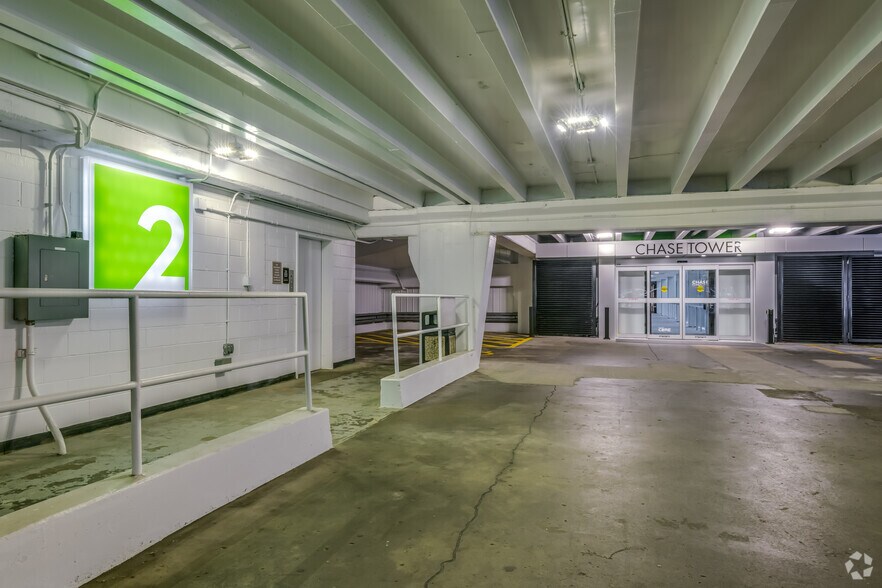 More Photos Of 111 E Wisconsin Ave, Milwaukee Office For Lease