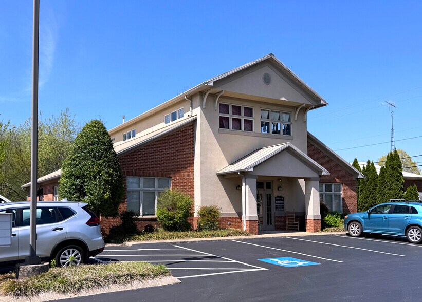 Primary Photo Of 1721 McIntosh Dr, Bowling Green Office For Sale