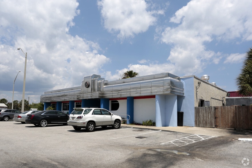 More Photos Of 223 9th Ave S, Jacksonville Beach Restaurant For Lease