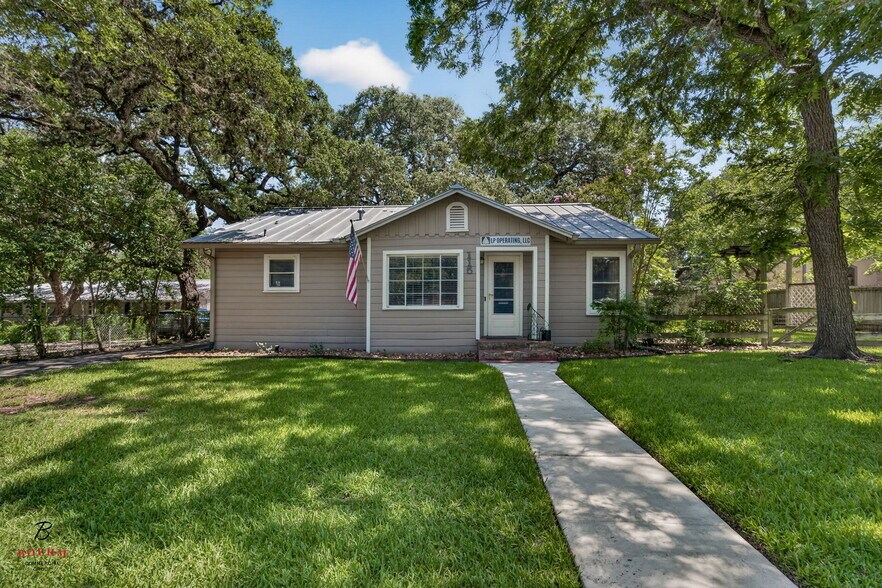 More Photos Of 115 Oak Park Dr, Boerne Office For Sale