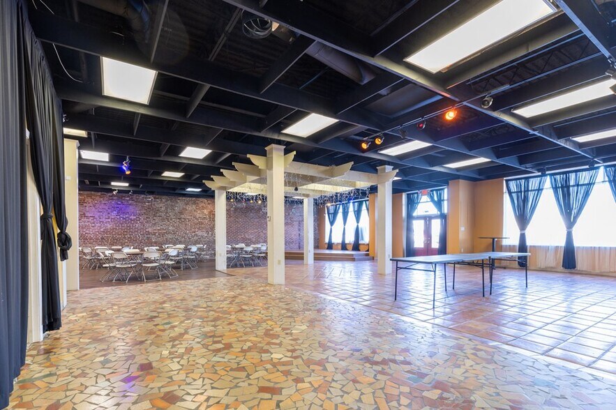 More Photos Of 113-115 E Broadway St, West Memphis Freestanding For Sale
