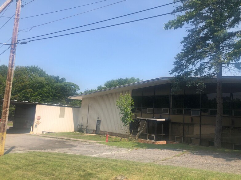 More Photos Of 55 Woodruff St, Walden Distribution For Sale