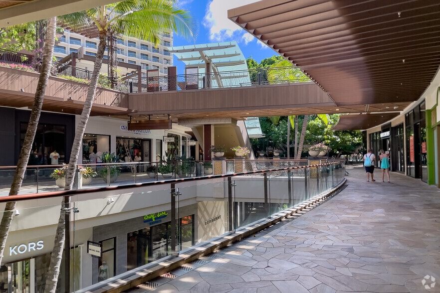 More Photos Of 2330 Kalakaua Ave, Honolulu General Retail For Lease