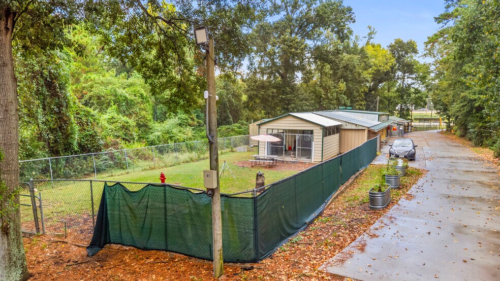 More Photos Of 877 Interstate 45 S, Huntsville Specialty For Sale