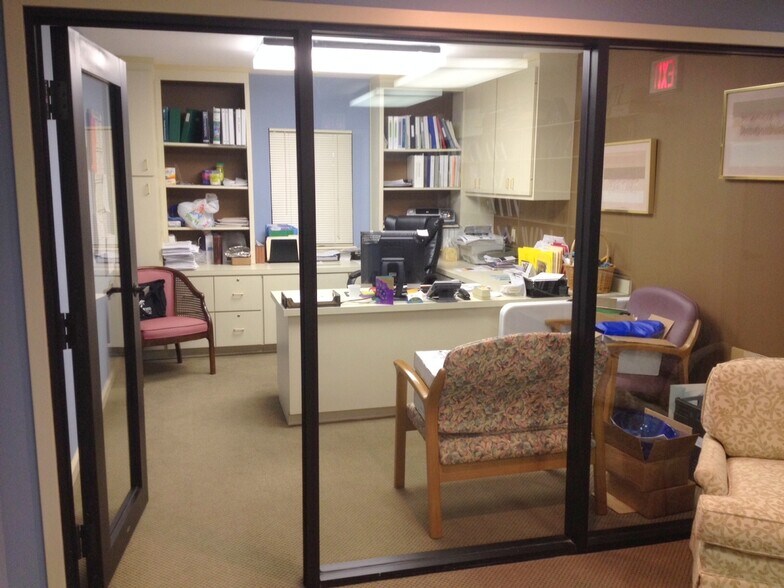 More Photos Of 3226 Hampton Ave, Brunswick Medical For Sale