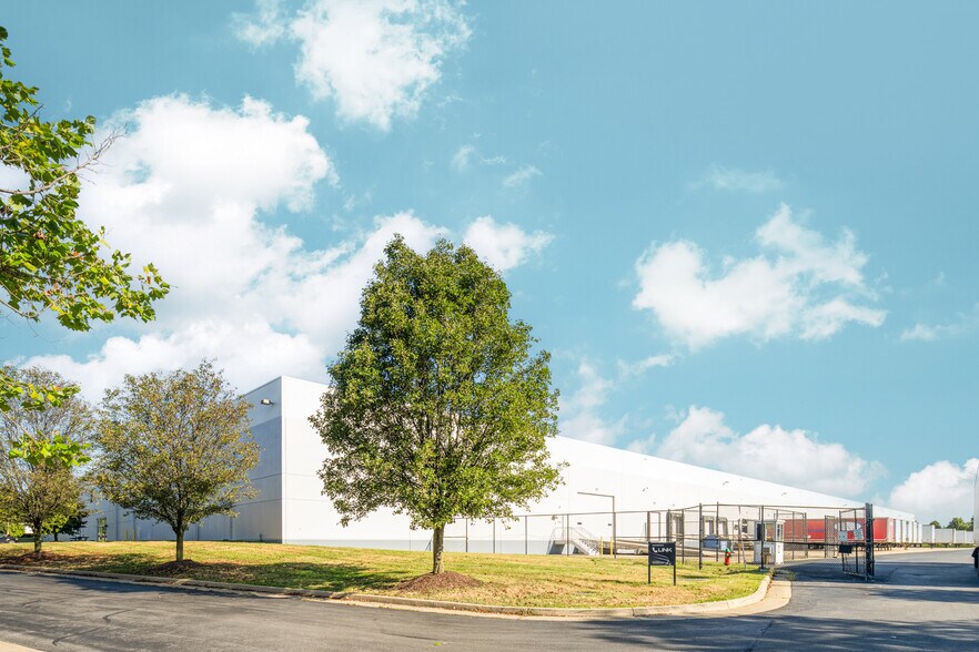 More Photos Of 255 Fort Collier Rd, Winchester Warehouse For Lease