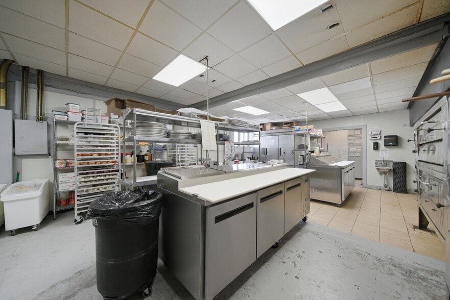 More Photos Of 7455 W Irving Park Rd, Chicago Freestanding For Sale