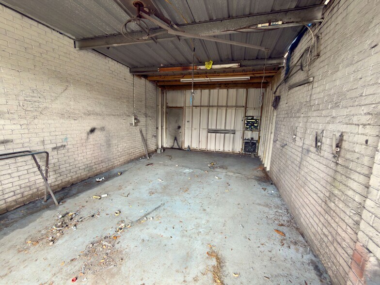 More Photos Of 2000 N Pace Blvd, Pensacola Auto Dealership For Sale