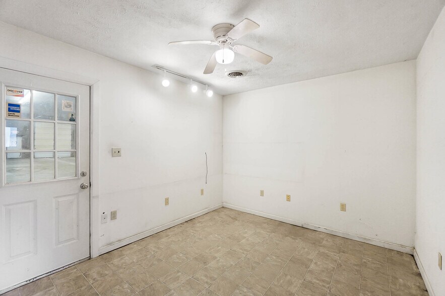 More Photos Of 6220 Knollwood Rd, Springfield Warehouse For Sale