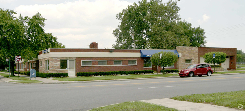 Primary Photo Of 18101-18111 E Warren Ave, Detroit Medical For Lease