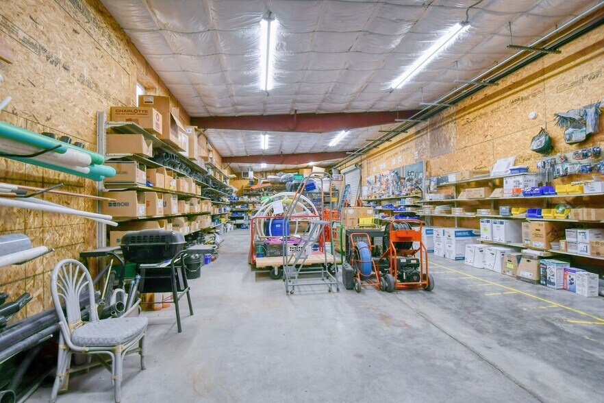 More Photos Of 818 Airport Rd, Pendleton Showroom For Sale