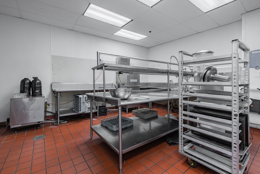 More Photos Of 125 E Main St, Rochester Hotel For Lease