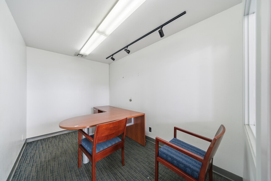 More Photos Of 450 Veterans Blvd, Redwood City Unknown For Lease