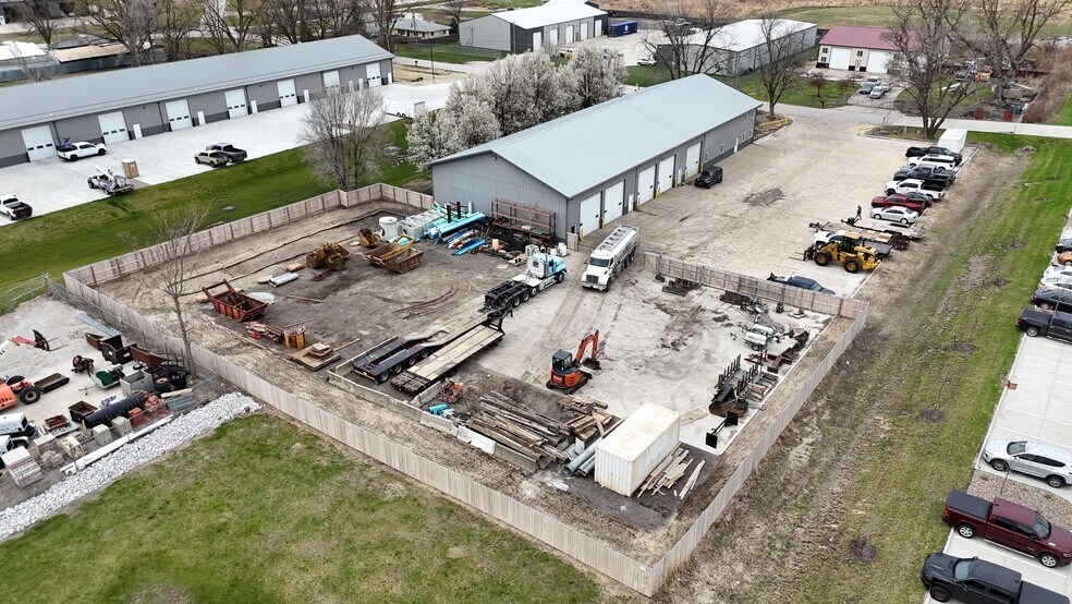 More Photos Of 773 NE 47th Pl, Des Moines Warehouse For Sale