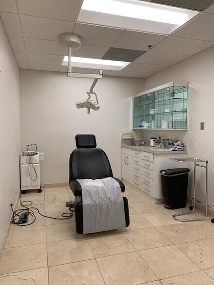 More Photos Of 3345 Burns Rd, Palm Beach Gardens Medical For Sale