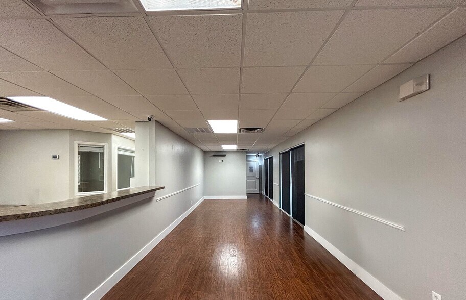 More Photos Of 638 Londonderry Ln, Denton Medical For Lease