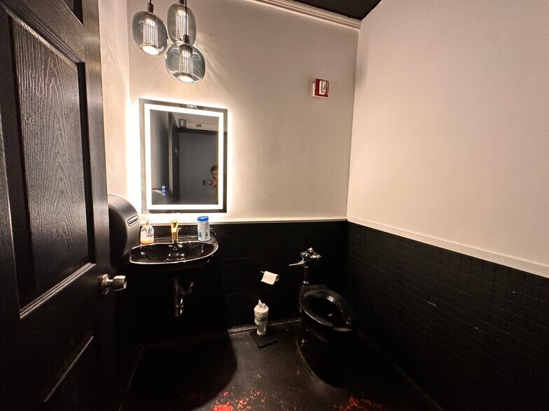 More Photos Of 361 Metropolitan Ave, Brooklyn General Retail For Lease