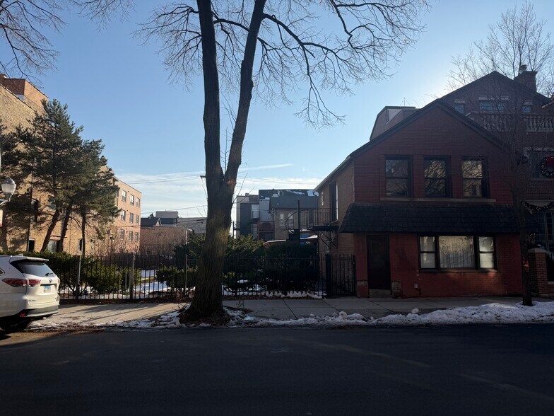 More Photos Of 1041-1045 W Polk st, Chicago Land For Sale