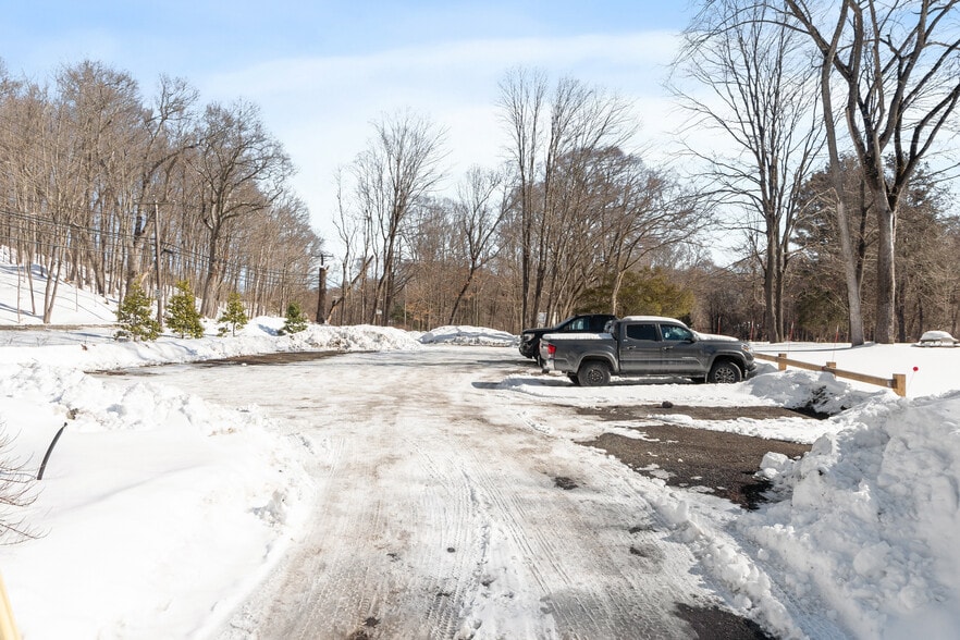 More Photos Of 561 Main St, Boxford General Retail For Sale