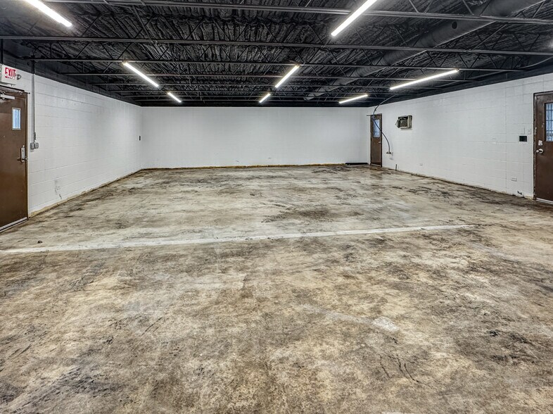 More Photos Of 313 Franklin Ave, Union Light Distribution For Sale