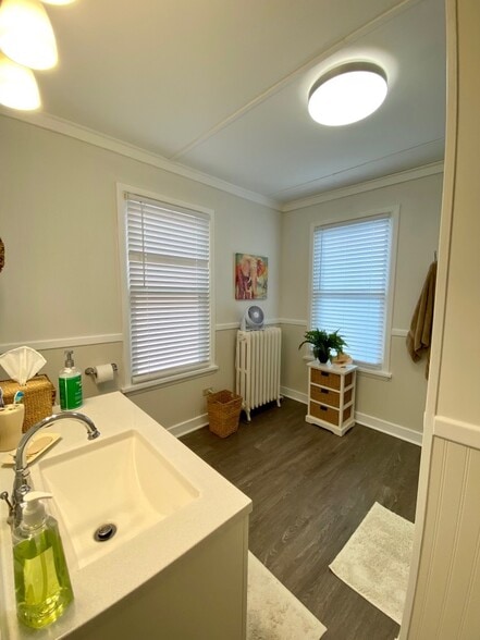 More Photos Of 1909-1911 S Salina St, Syracuse Office For Sale