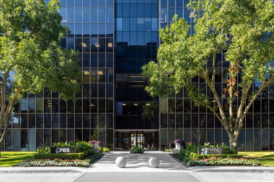 More Photos Of 6575 610 Loop S, Bellaire Office For Sale