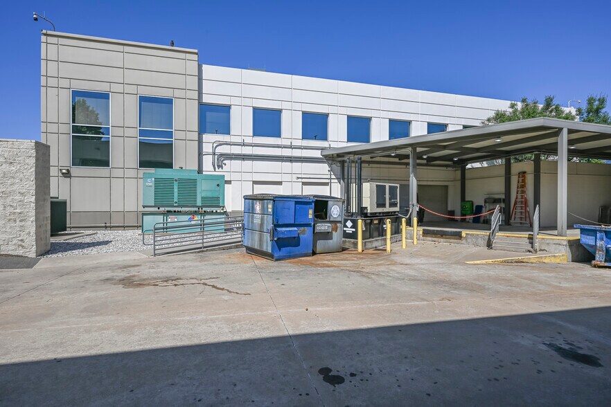 More Photos Of 5601 Headquarters Dr, Plano Office For Sale