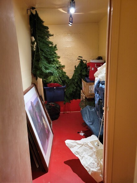 More Photos Of 909 6th St, Clarkston Storefront Retail Office For Lease