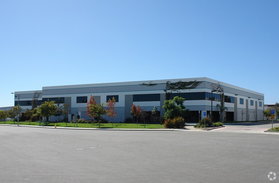 More Photos Of 301 Todd Ct, Oxnard Warehouse For Lease