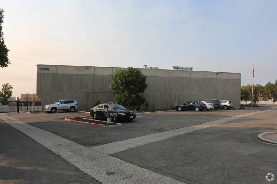 More Photos Of 17550 Gillette Ave, Irvine Manufacturing For Sale