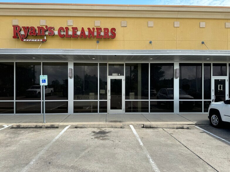 More Photos Of 5735 Bayport Blvd, Seabrook Storefront For Lease